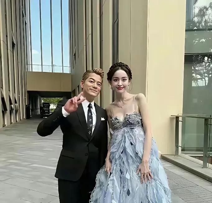 被郭富城主动合照的她，到底有多美？女生看了都心动！
 
谁能拒绝这样的颜值和气质