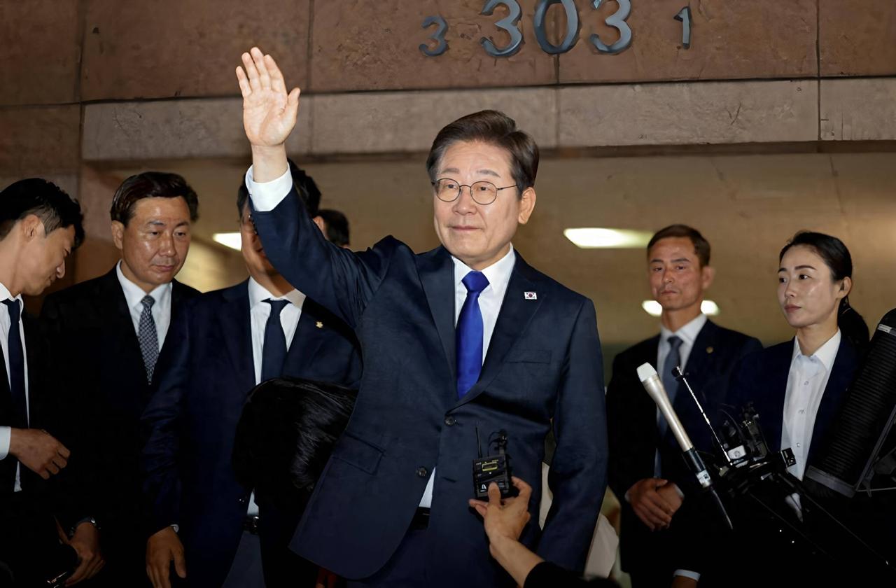 中韩已经谈妥，李在明通告全球，高市早苗终于改口，稀土制裁来了

韩国总统李在明此