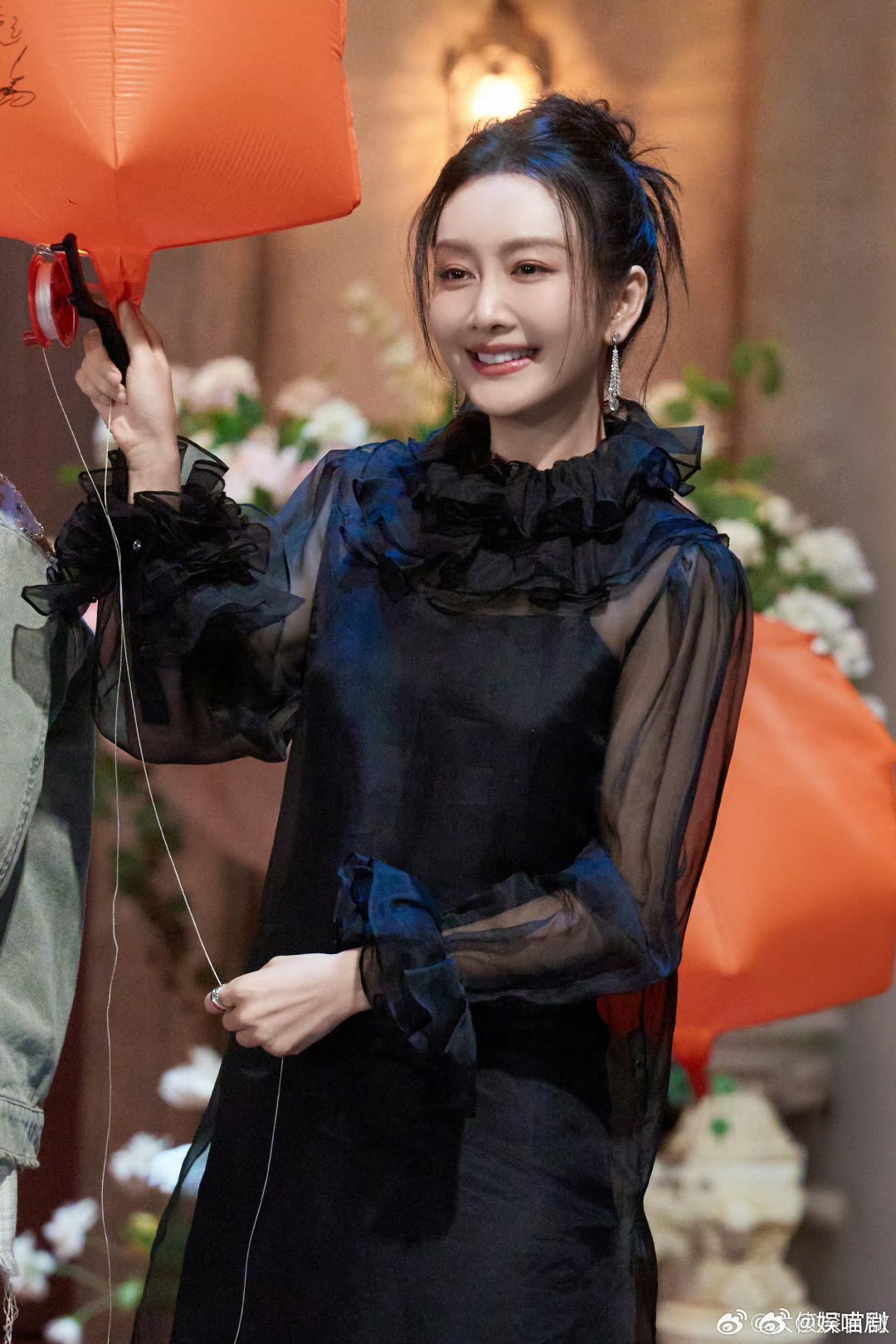 大侦探收官录制放天灯大侦探祝福都在灯里了大侦探收官夜放天灯也太会了！看着灯升起来