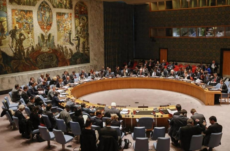 之前联合国五常中就中日问题表态时，唯独英国保持沉默，这本身就很反常。如今再看，它