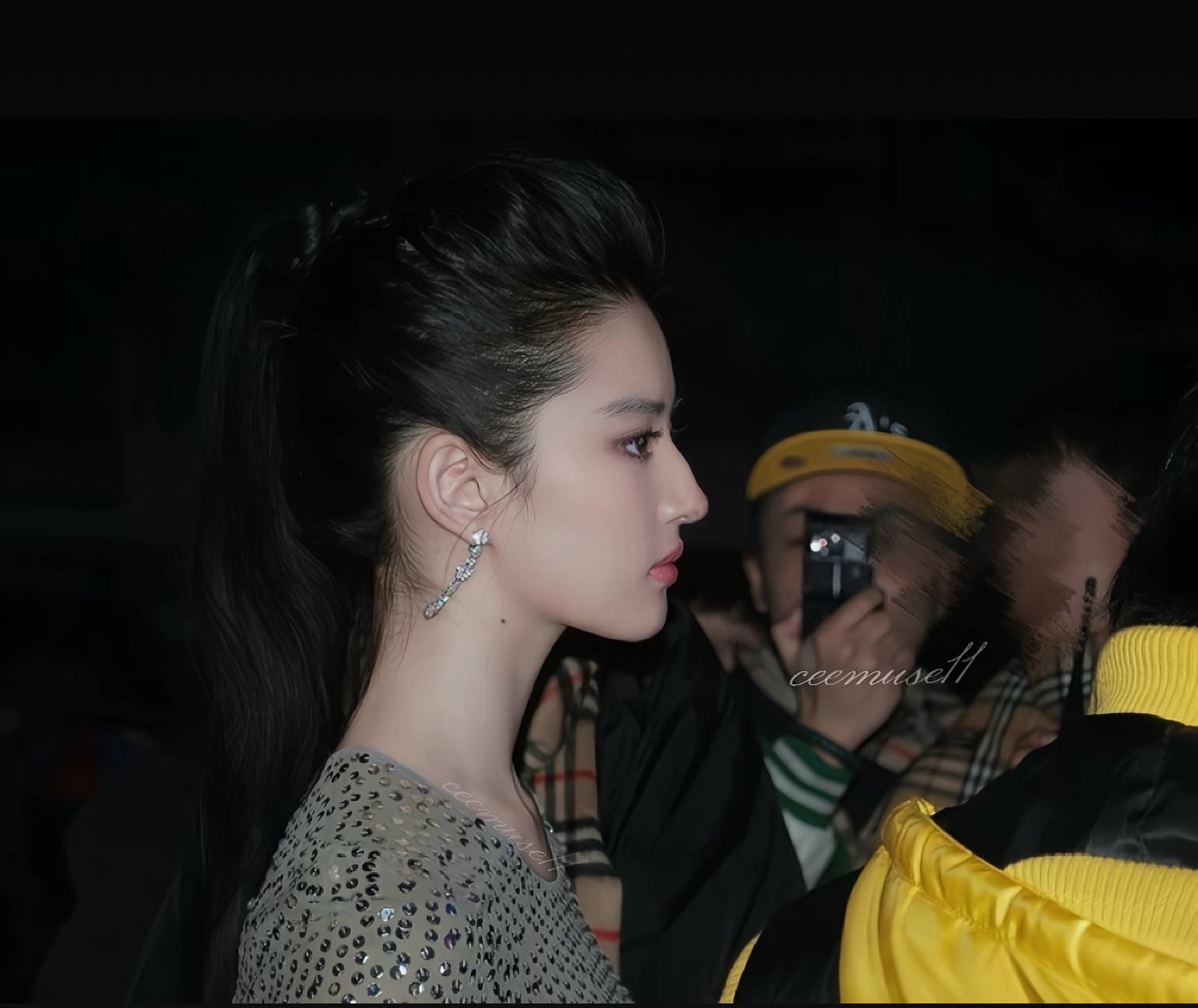 神颜就是无论看多少遍都会被震撼，仙的颌面真是完美啊… 
