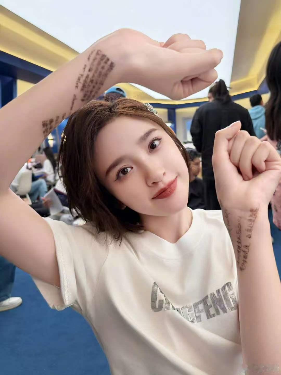 唐艺昕小考前打小抄唐艺昕打小抄 哦莫哦莫 