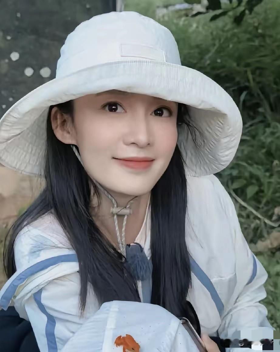 我敢说，
​李沁，
​绝对是张雅琪参加综艺以来，遇到的最体面的女明星。

花少7
