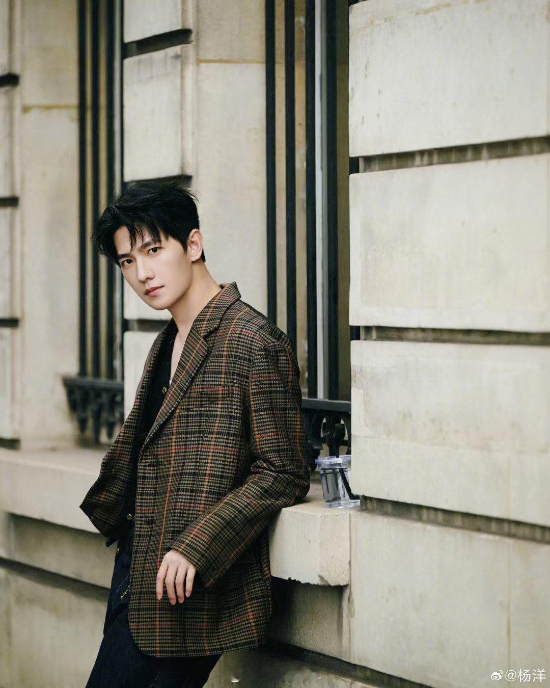 好六抓袋子游戏火到了小学生群体你好星期六看杨洋抓袋子，感觉他就像个魔术师，总能带