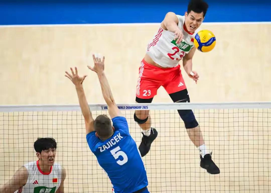 中国男排再输一场，0:3被捷克男排横扫（24:26/19:25/18:25），2
