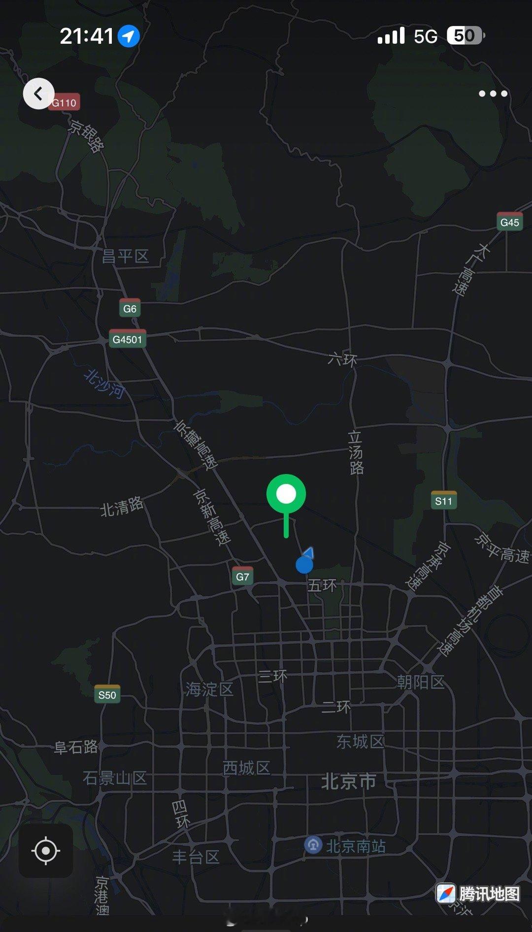 发布会结束大巴返程路上，真正的one night in 北京了，看了下酒店位置在