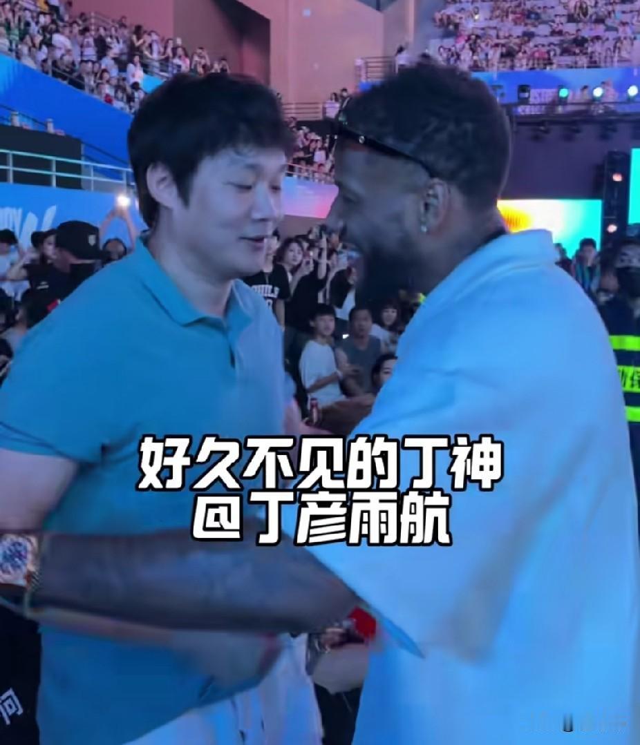 让人动容！威姆斯谈丁彦雨航：

“见到老朋友丁彦雨航，确实是非常开心，我非常喜欢