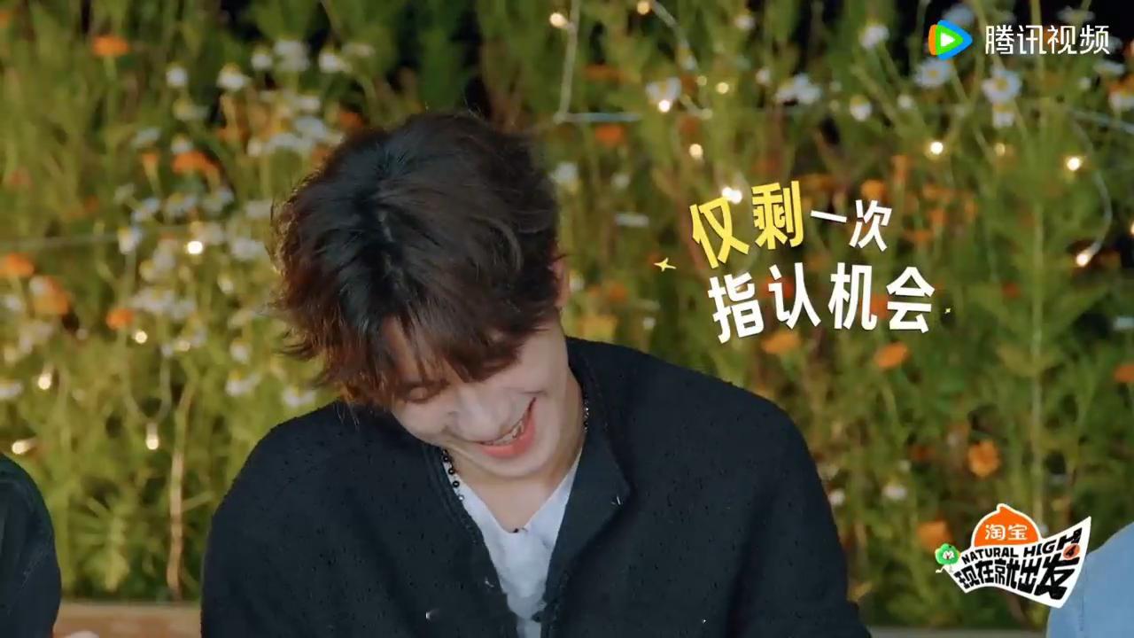 胡先煦这撒娇技能点满了！对着黄景瑜又是求轻点又是放狠话，结果被捏得直接苦笑，画面