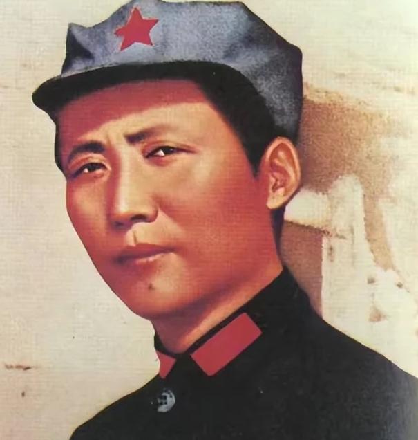 1935年，大渡河边，毛主席正在发愁，李富春跑了过来，说：“有个90多岁的老人，