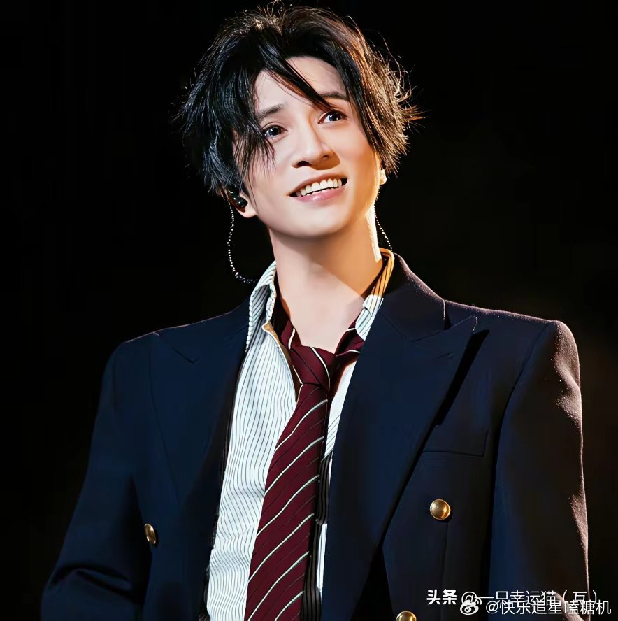 薛之谦终于坐不住了！就在今天，他不再选择沉默，而是通过经纪公司发文回应了前女友李