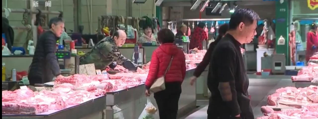 民生保障与经济发展同频共振，绘就温暖奋进的时代图景。就业服务精准发力，招聘会现场