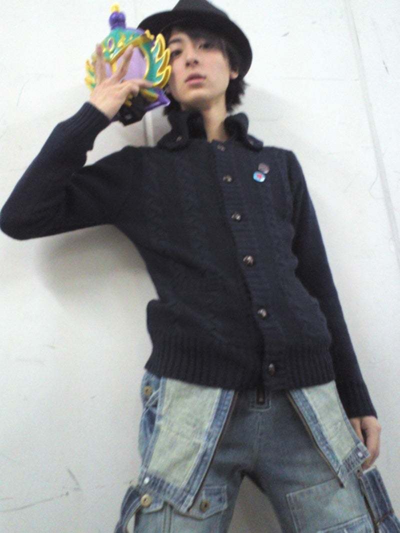 他这张视角真的很那个颇有一种王之蔑视的感觉好吧，哎这个是小攻攻呀葡萄大王呀