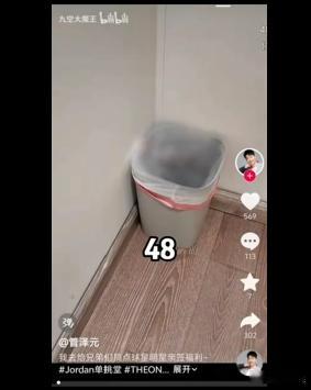 二路半夜解说个欧美比赛，说贴个符，被官方处罚，这管泽元在自己个人社交媒体上公开玩
