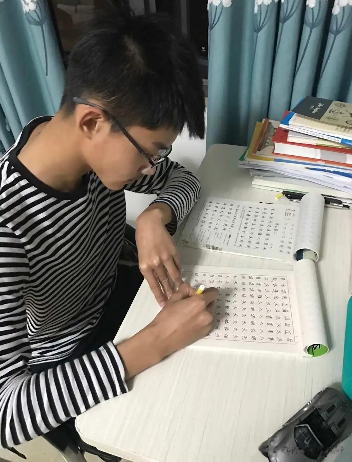 家有初中生，如果孩子有这10个表现，证明娃开窍了，后面的成绩只会越来越好！

1