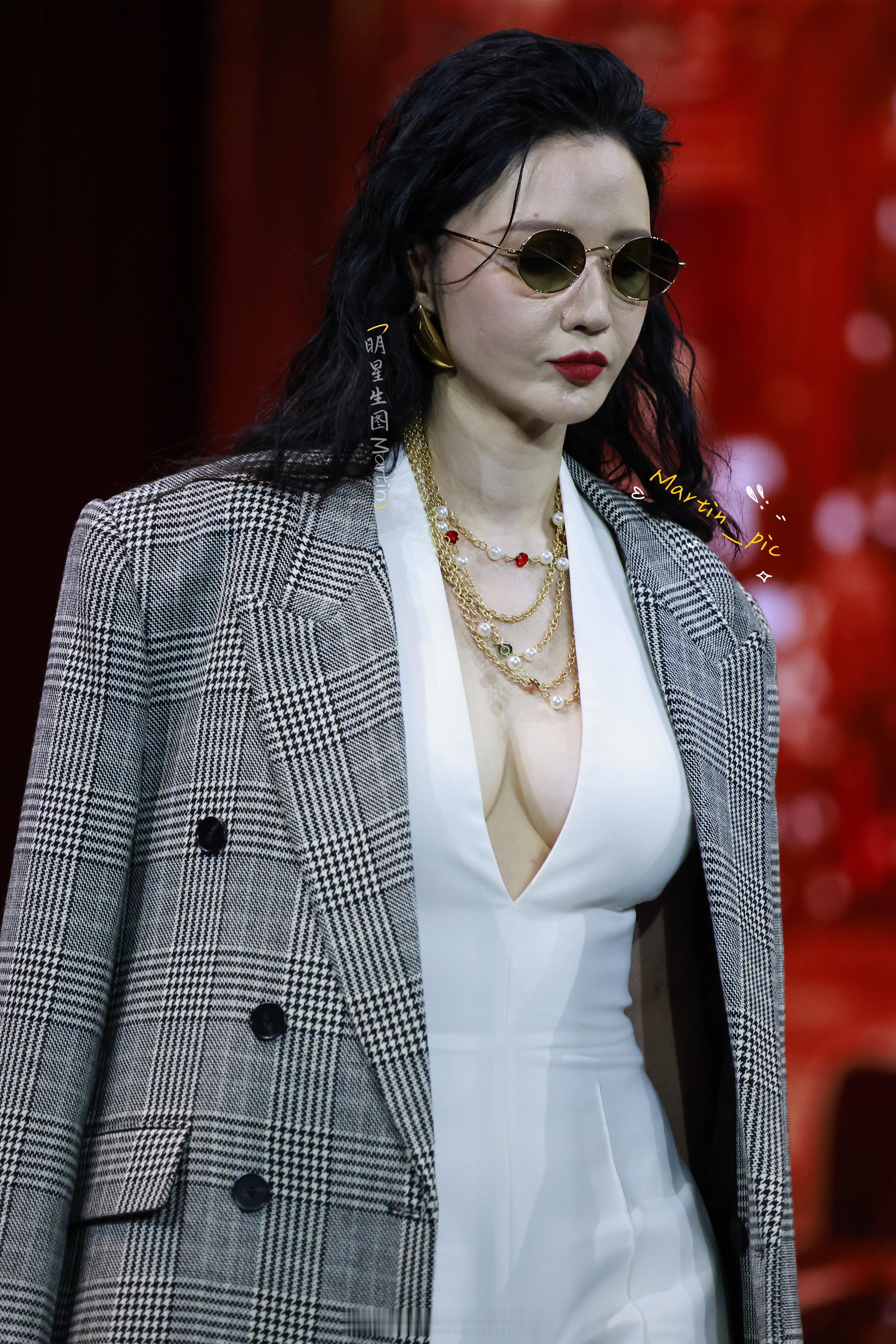 张萌[超话]鹅剧派对鹅厂2025大剧片单 张萌 250623红毯生图掉落~萌姐今