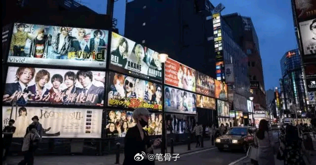 【越来越多日本女性为供养牛郎跨境卖淫 】近期日本上演了一出“魔幻现实主义”大戏：