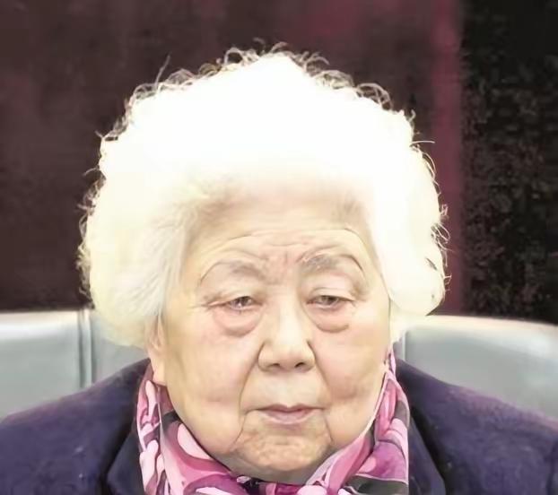 1949年，江竹筠遭党内叛徒出卖，身陷渣滓洞英勇就义，而叛徒之妻却在新中国成立后