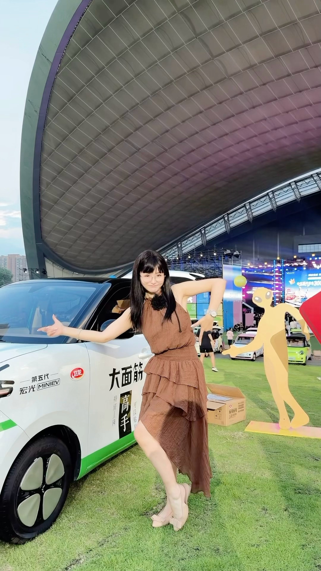 看我学得像不像？ 五菱代步车300万用户盛典