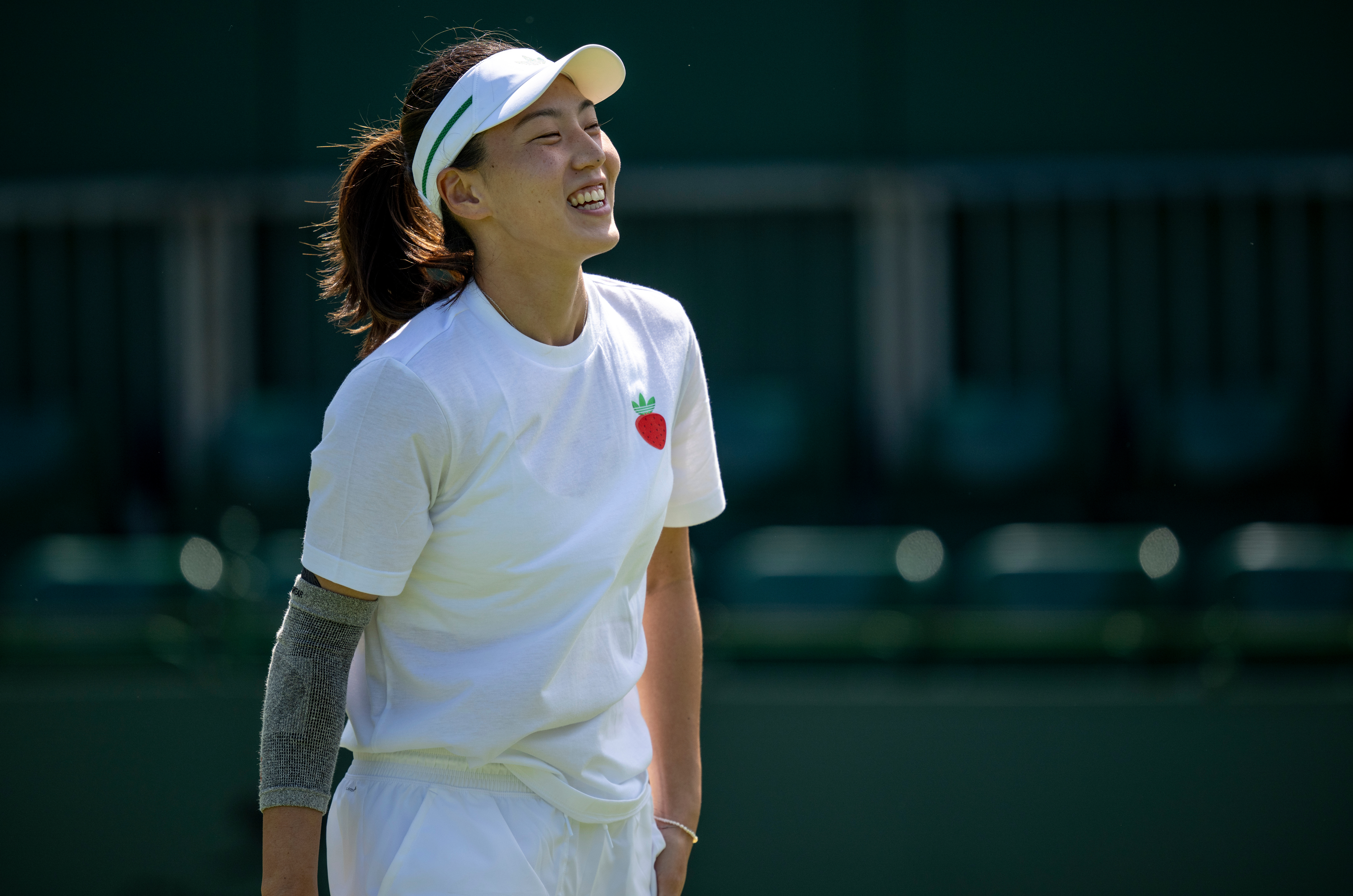 在追逐天空的同时也别忘了做一颗星回应草地的歌唱🌱，24岁生日快乐🤗追求卓越 