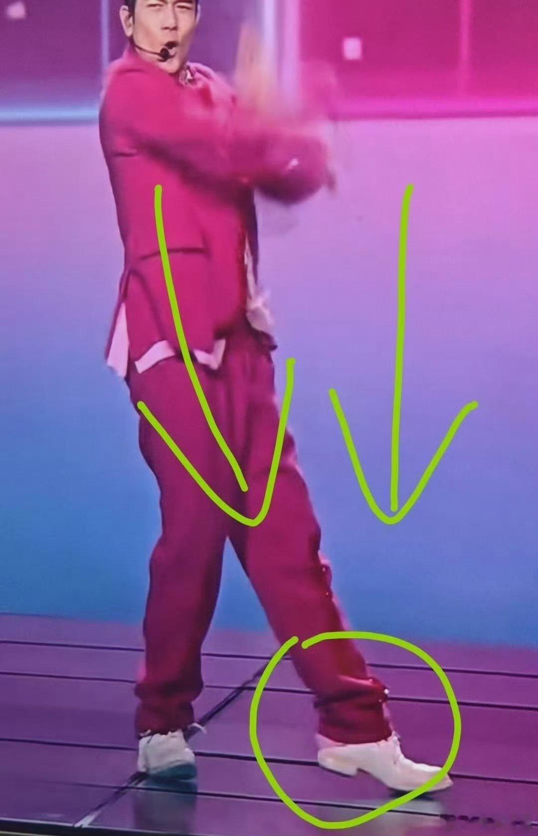 谁把郭富城鞋踩掉了笑不活了，根本不知道！ 