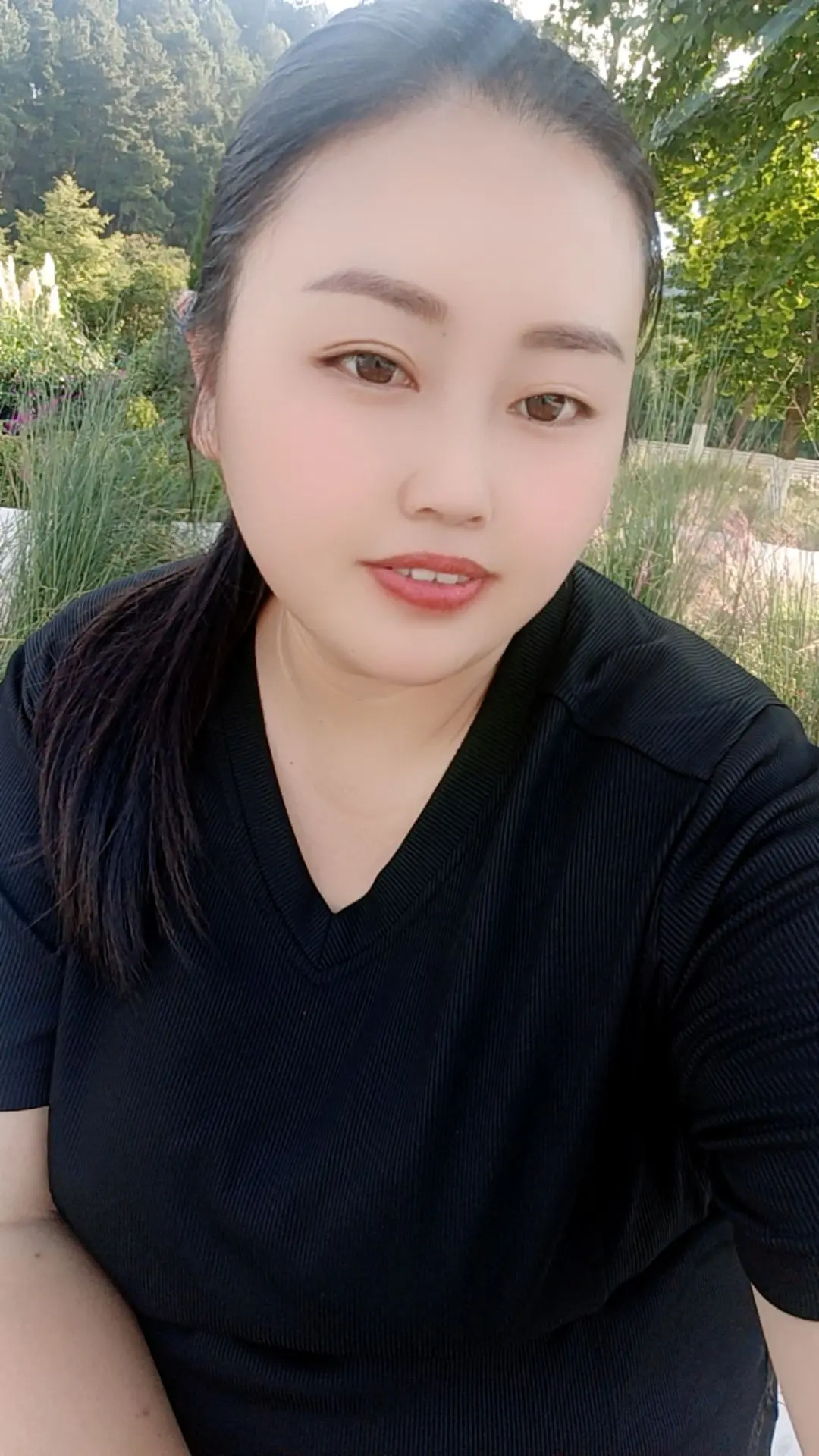 努力成为更好的自己 ，顺其自然随遇而安 ，一无所有的年纪 ，只是剩下疲...