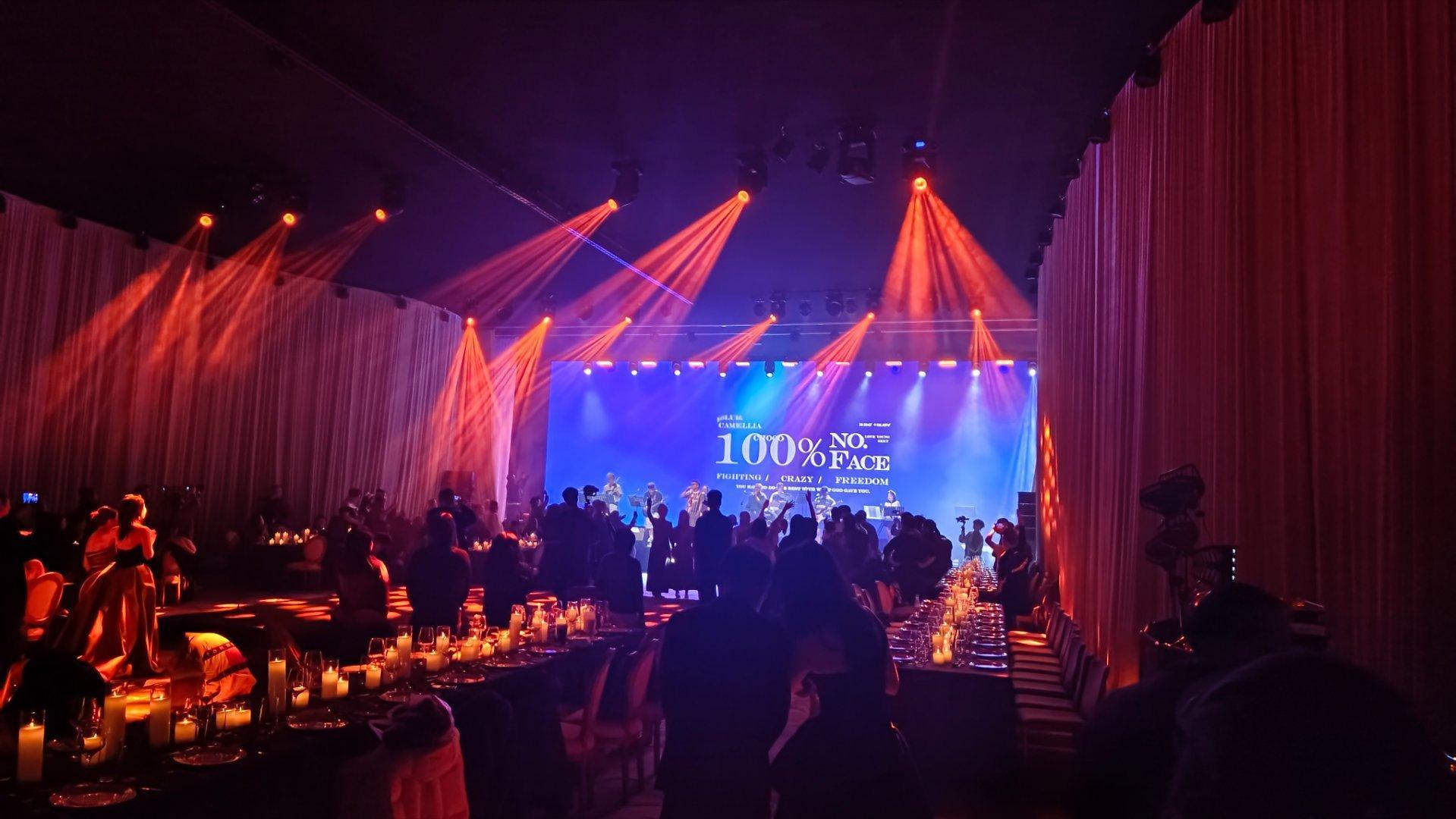 六点就开始嗨了，都赚到钱了。 