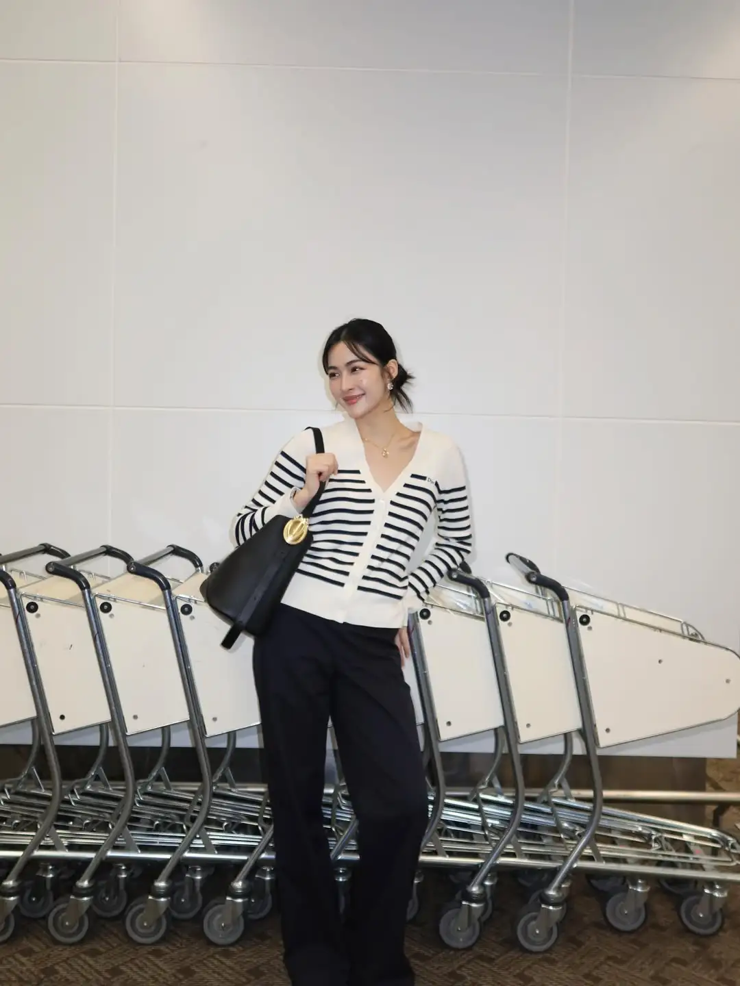 260518邝玲 INS更新
