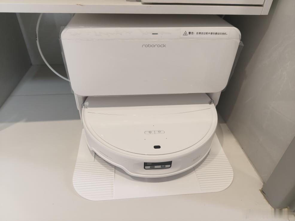 新家入手扫地机器人，终于解放双手！全屋智能设备全靠联通 WiFi 撑住，太省心了