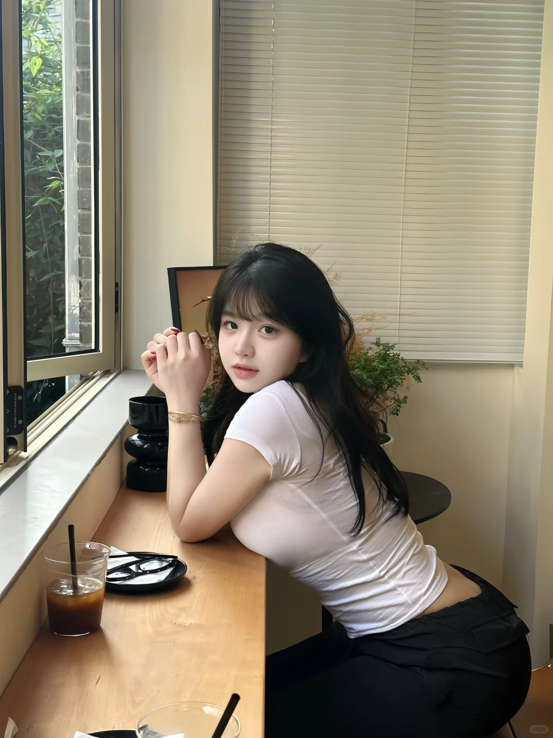 请喝咖啡的漂亮姐姐