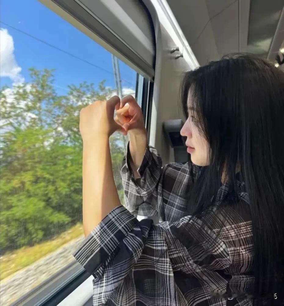 规划一次经济实惠的旅行需要在多个方面进行合理安排，以下是一些建议：

前期规划