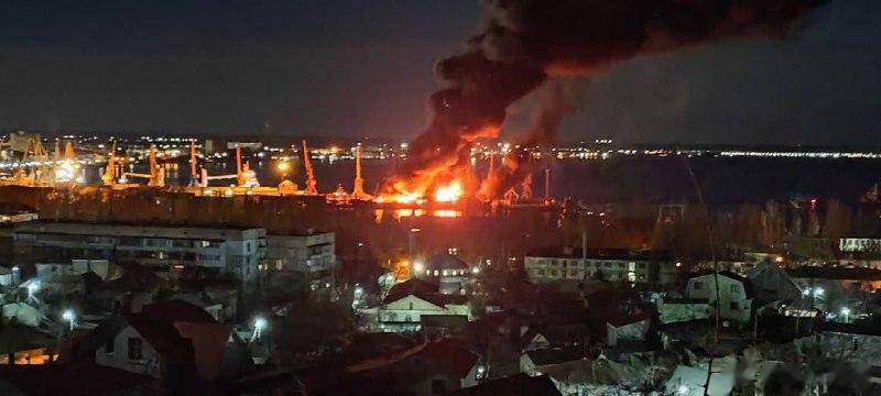 据克里米亚方面当地时间26日凌晨的消息，乌克兰方面袭击了费奥多西亚地区，发生了两