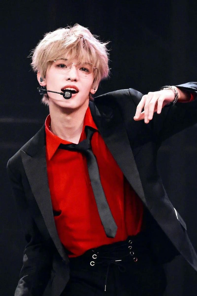 张泽禹唱爽了我也听爽了 嗓音穿透力十足，每一句演唱都直击心底，少年放声高歌尽显实