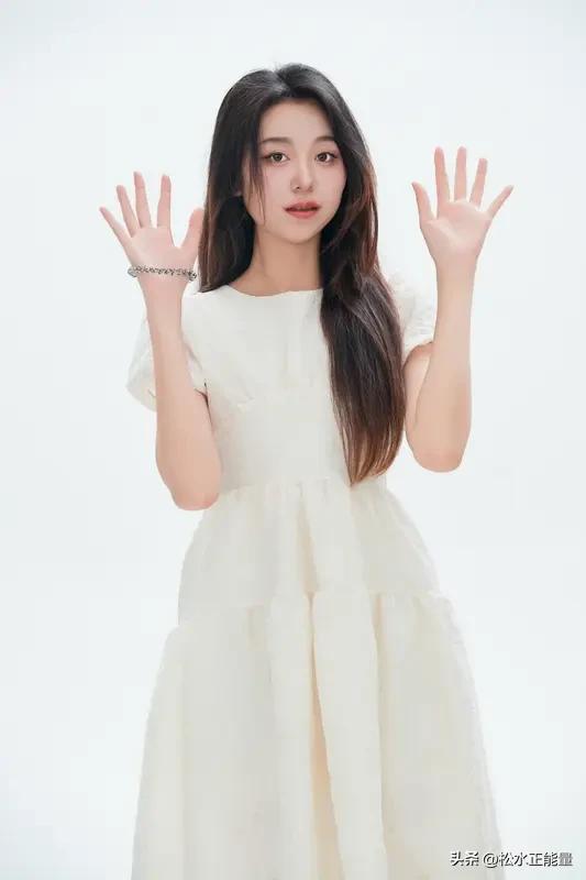 李荣浩直接点名，说单依纯没经过授权，强行在演唱会上唱《李白》，属于明显侵权。
之