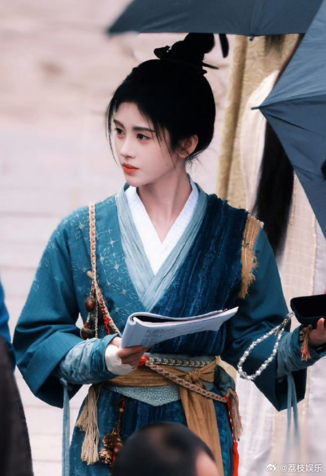 千香鞠婧祎演技 千香上线首日收获亮眼热度数据，鞠婧祎具备稳定扛剧能力，细腻的神态