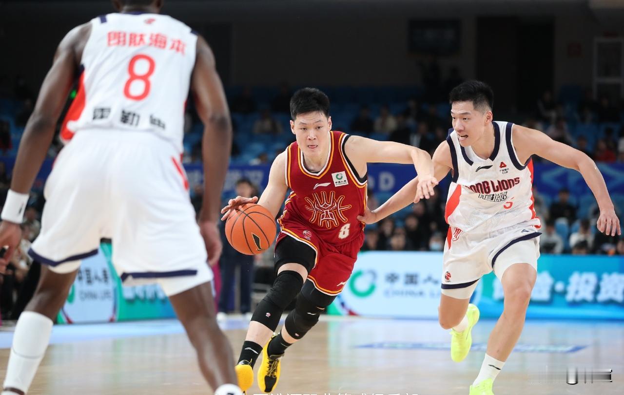 随着辽宁男篮爆冷不敌江苏男篮，CBA俱乐部杯首日比赛全部结束，除了这场比赛，当日