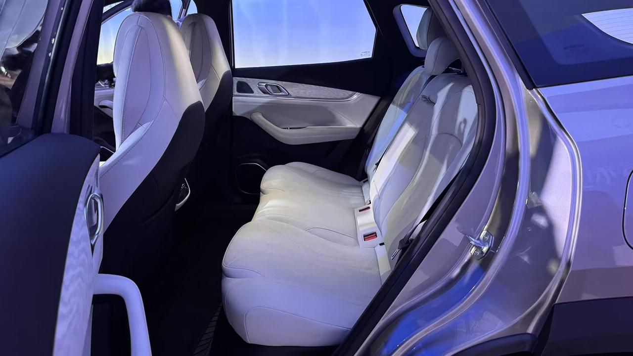 银河M7这次带来4个版本可选
全系直接标配长续航
CLTC纯电续航225km
综