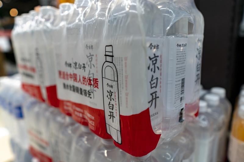 朋友问：“你在体制内这么多年，最大的感受是什么？”
我说：稳定，就是有时候稳得像