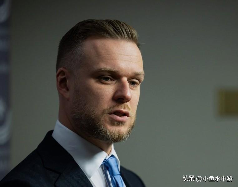 “普京从不会在我们援助乌克兰时升级局势，只会在我们援助不够时升级。”
 
——立