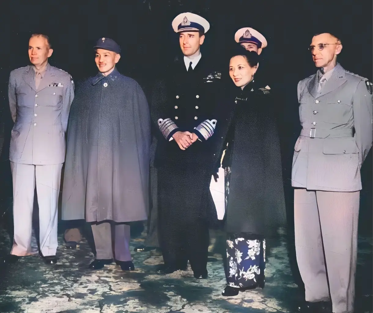 不要因为结束而哭泣，微笑吧，因为曾经出现过。太阳会再次升起，而我们会再...