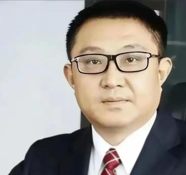 2020年，“核酸大王”张核子借疫情牟利，让国家资金短缺，通过核酸检测造假害了无