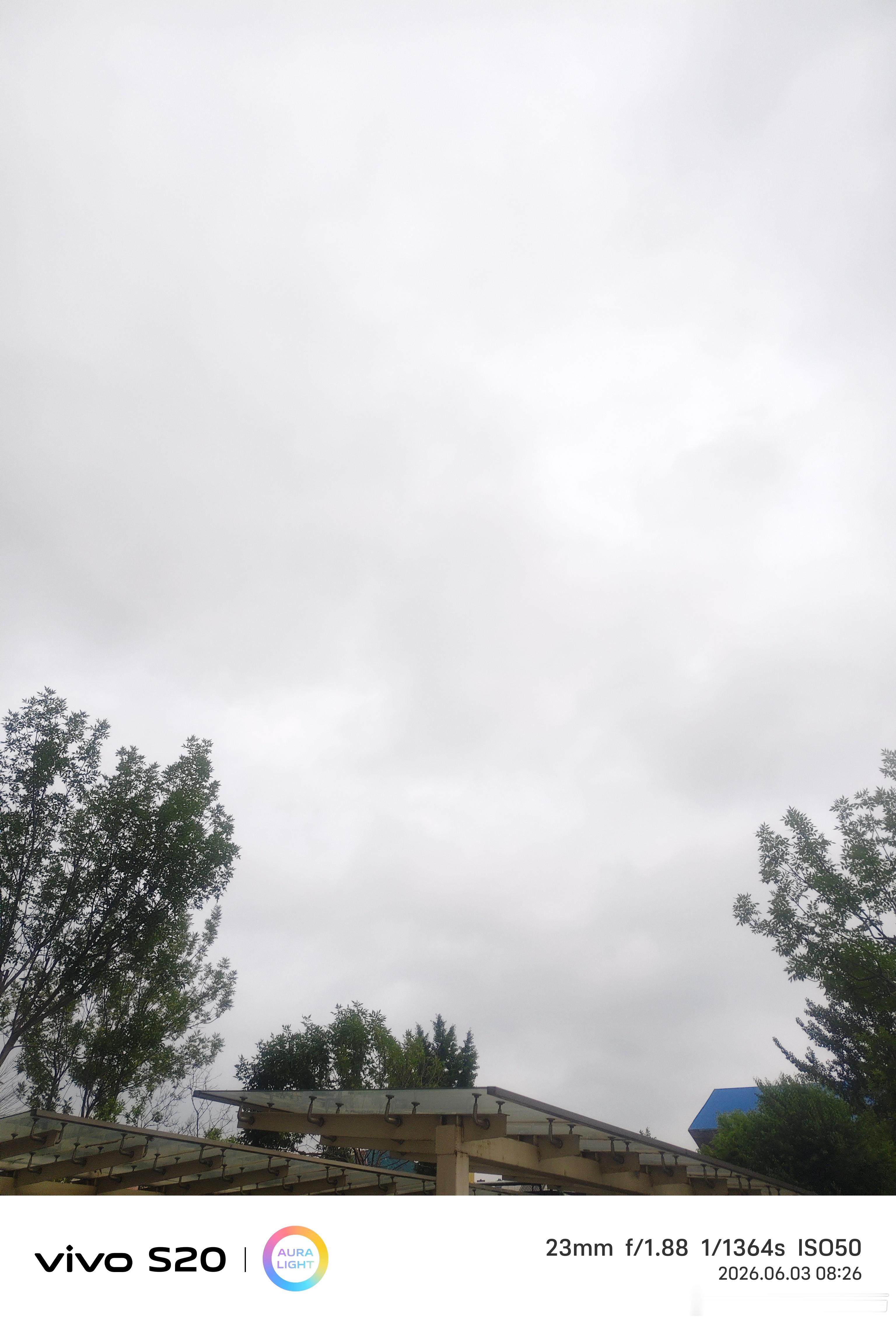 好消息 没下雨坏消息 阴天了但也不算太坏最起码凉快