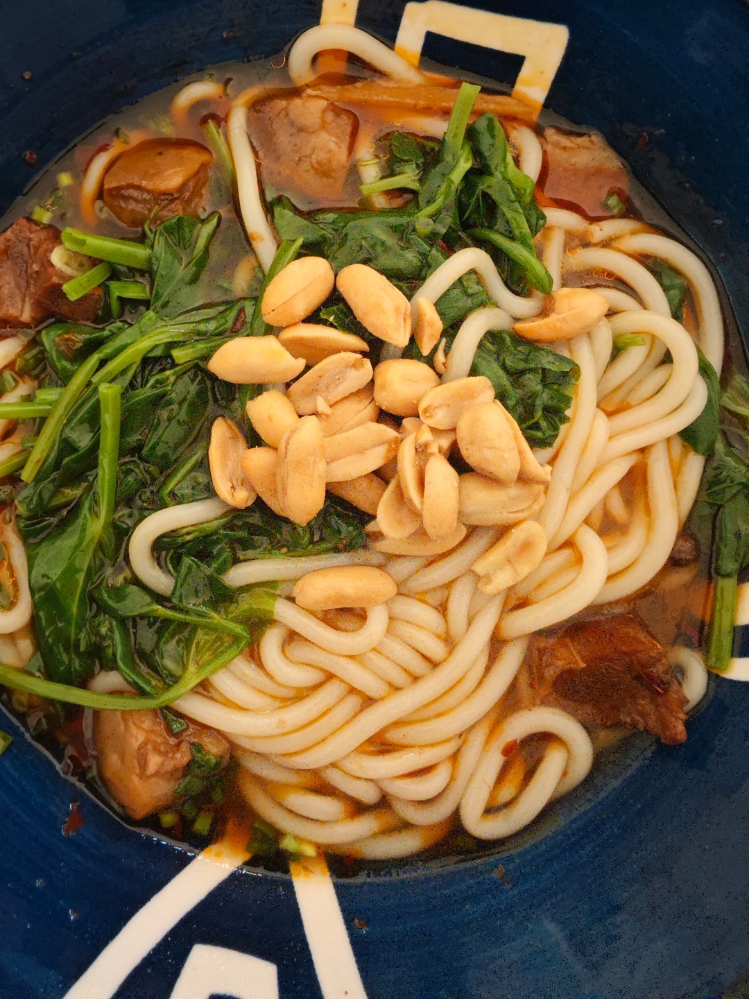 赚钱了也是这么简单，一碗牛肉桂林米粉搞定。 