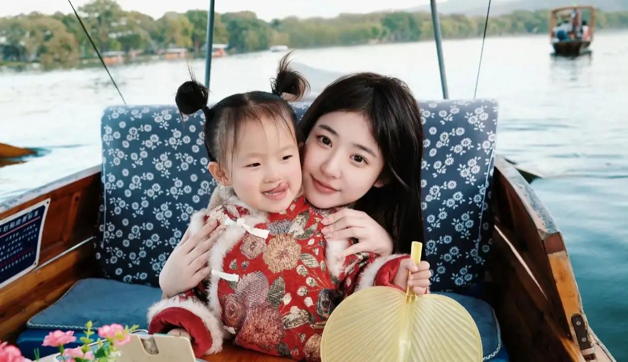 23岁黄一鸣自曝大四实习期怀孕，拒打“绝版胎”，休学产女独自抚养，直言生父是王思