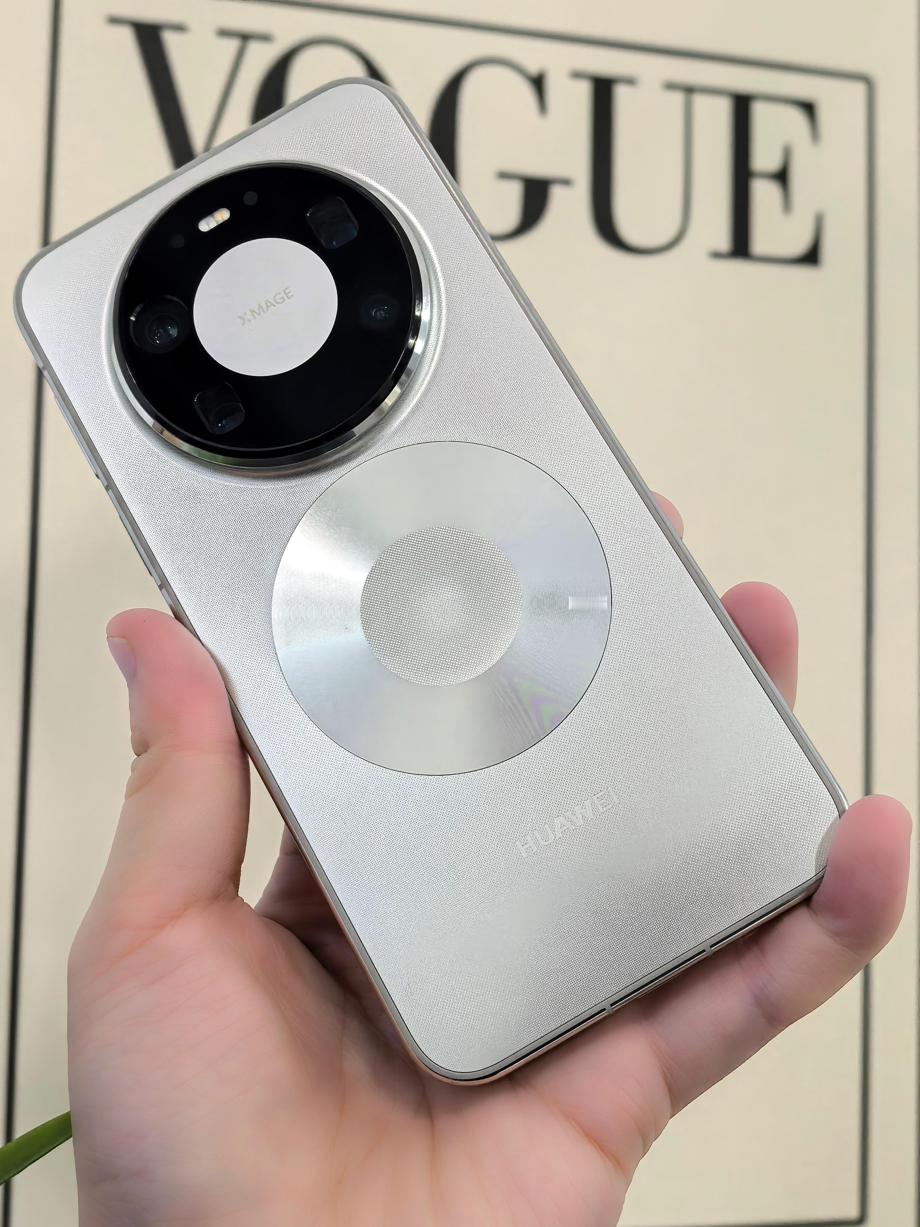 上手华为Mate80 Pro Max这段时间太省心了。强光下屏幕看得清清楚楚，红