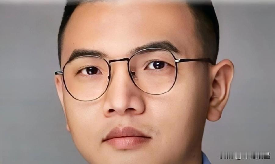 卢克文发文指出，某些人真的很天真，还在幻想“外来和尚”能解决东方大国的根本问题。