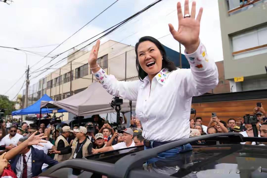 才赢5万左右的票，藤森庆子的竞争对手桑切思觉得还有戏，他不承认败选，他说秘鲁在海
