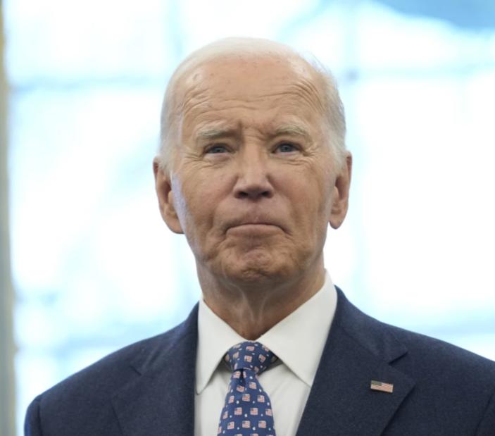 拜登的预言可能要成真了。
 
当年拜登喊出了“特朗普会毁掉美国霸主地位”，讽刺的