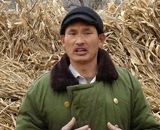 大衣哥朱之文今天上了热搜了，起因是大衣哥助阵苏超盐城第二现场。说起朱之文，这是一