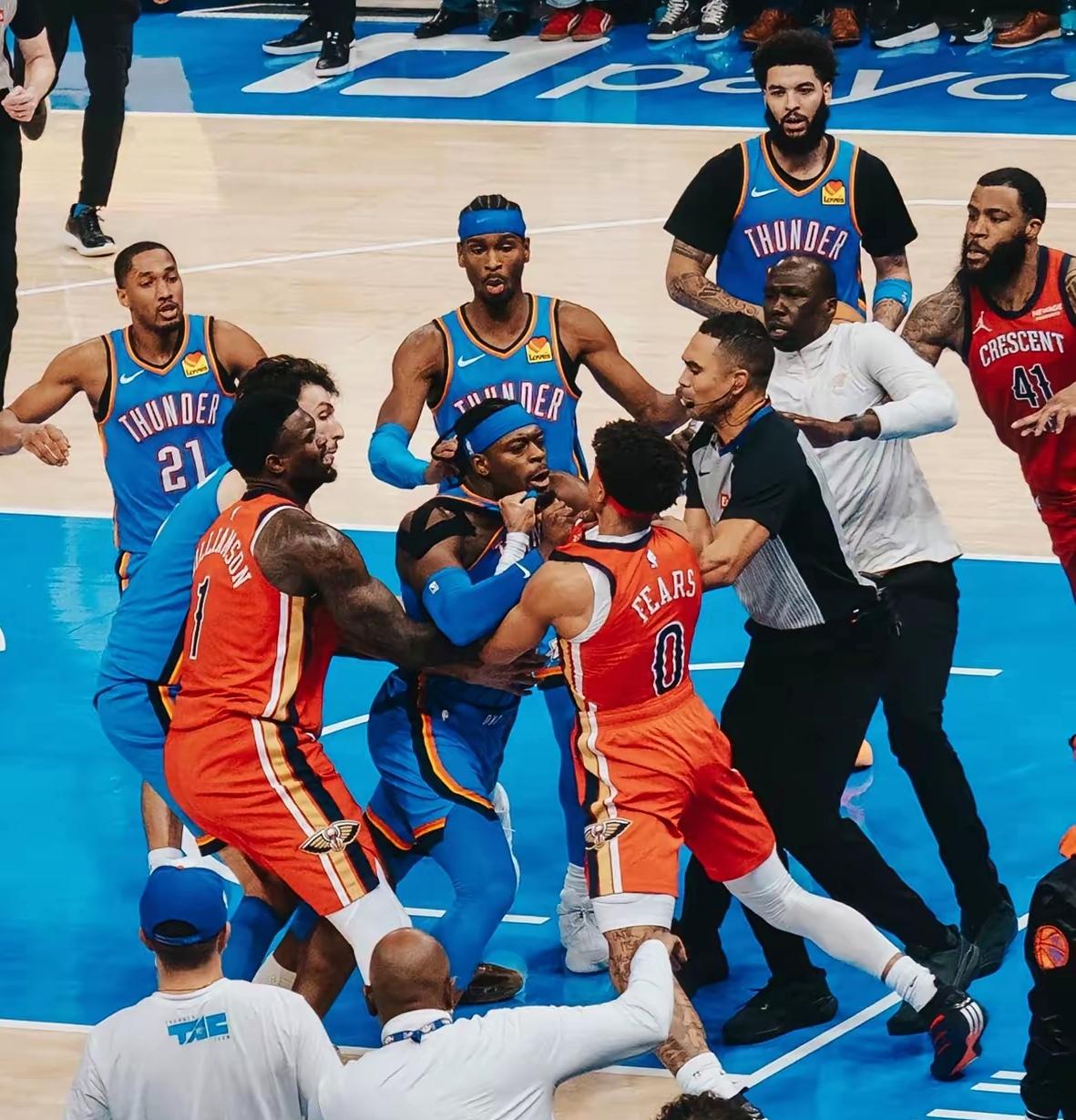 多尔特打架凶神恶煞模样，把SGA都吓惨啦[可爱]

雷霆恶汉多尔特不愧是SGA的