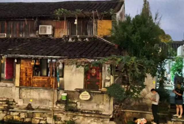 浙江“葫芦娃爷爷”把7个葫芦全剪了：游客量陡增，担心安全问题